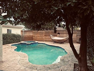 5250 Woodman Ave Van Nuys Ca 91401 Zillow