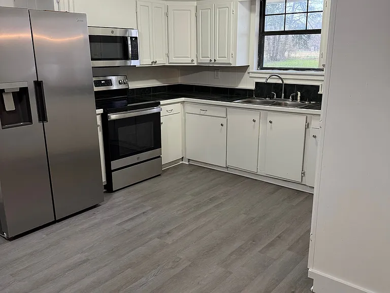 258 Harmon Ln — Photo 1