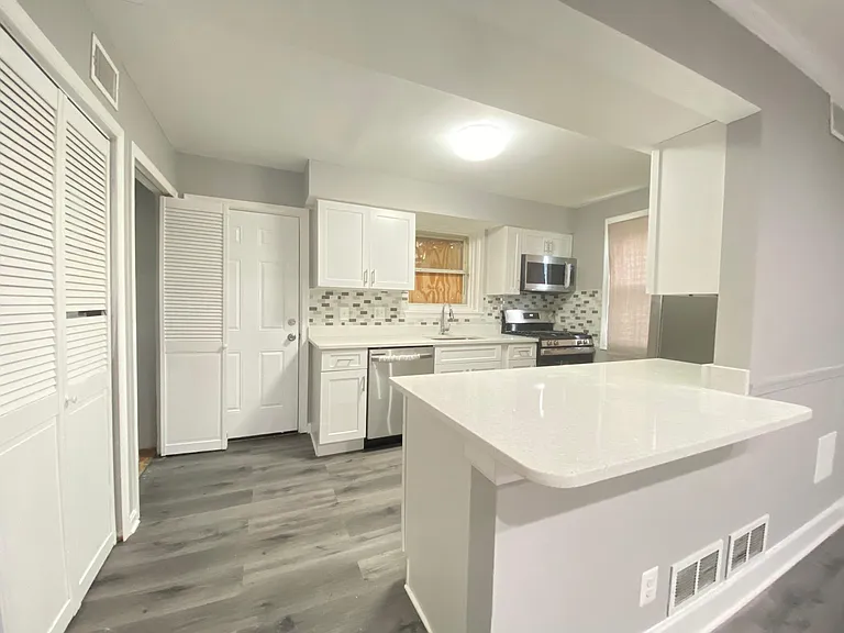 2301 Houston St — Photo 9