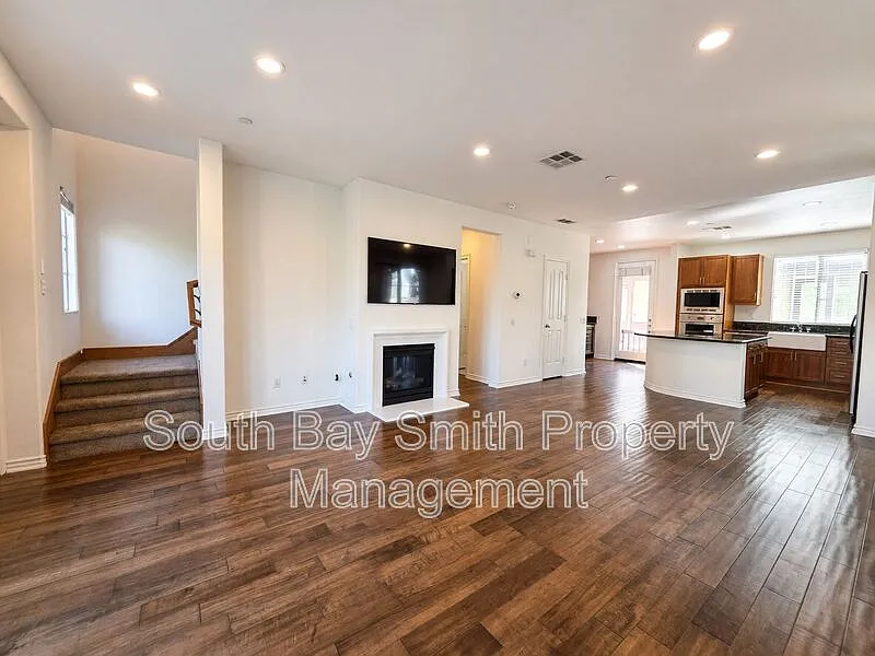 84 Palos Verdes Blvd