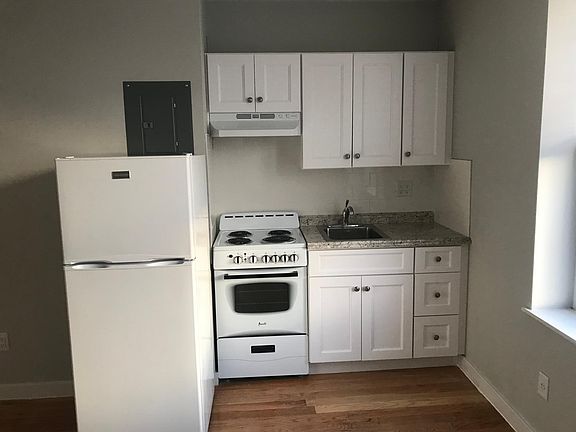 4th image of 220 E Broadway #0