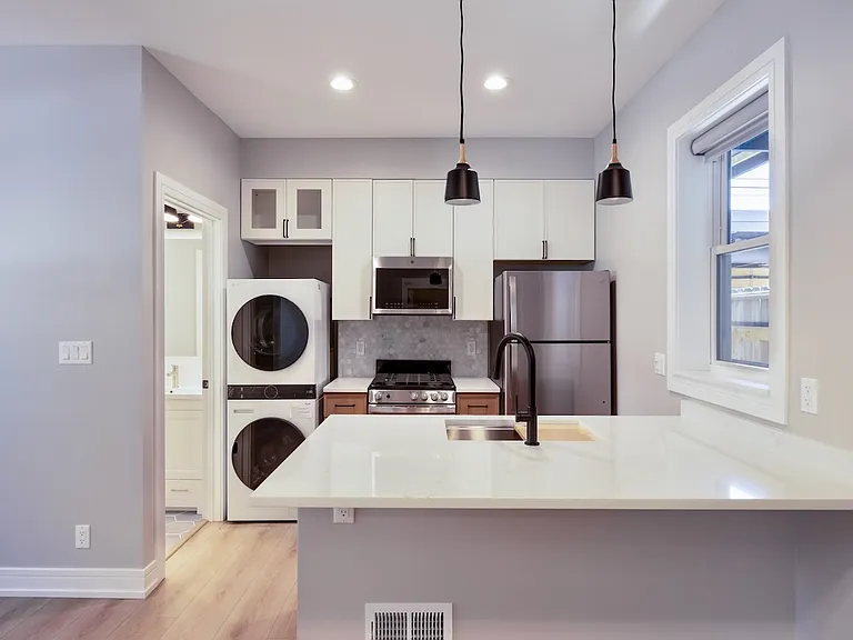 1807 S Laflin St #1 — Photo 2