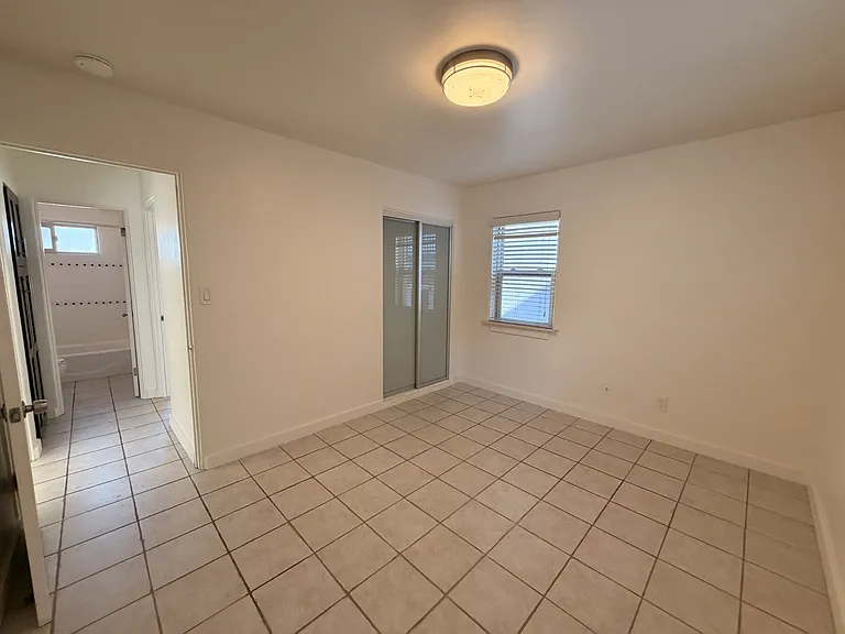4355 1/2 Kansas St — Photo 13