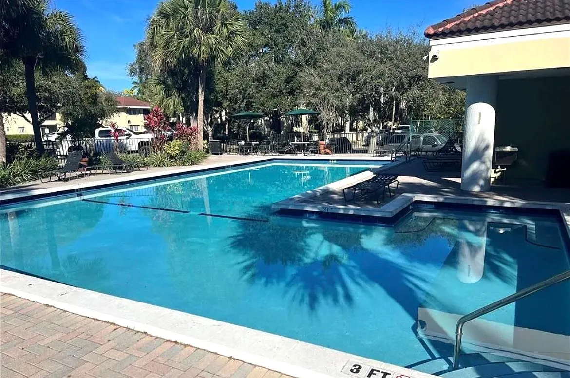 2 bed, 950 sqft, $2,191 — Photo 2
