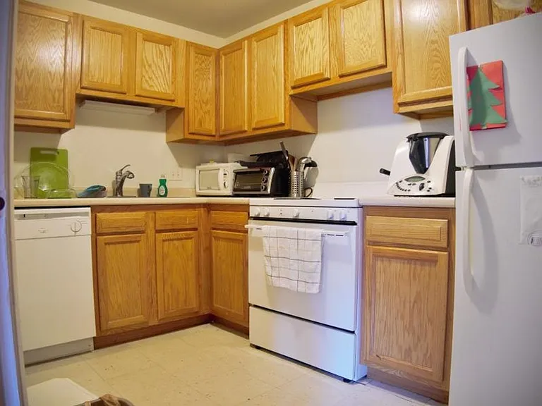304 Tappan St #D1 — Photo 15