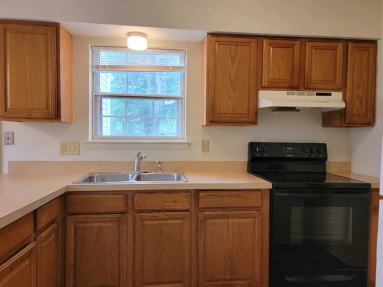 1008 Williamsburg Rd — Photo 8
