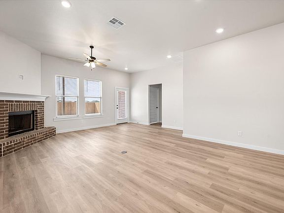 4th image of 13602 Avenue X