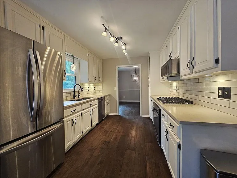 290 Oakmere Dr — Photo 5