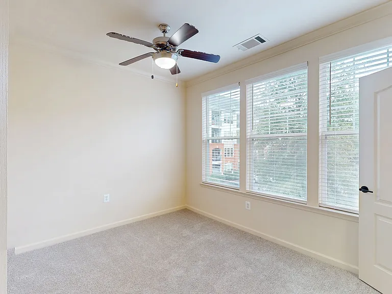 Signal Hill Apartment Homes — Photo 92