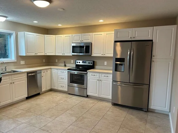 97 Gilbert Rd, Southampton, MA 01073