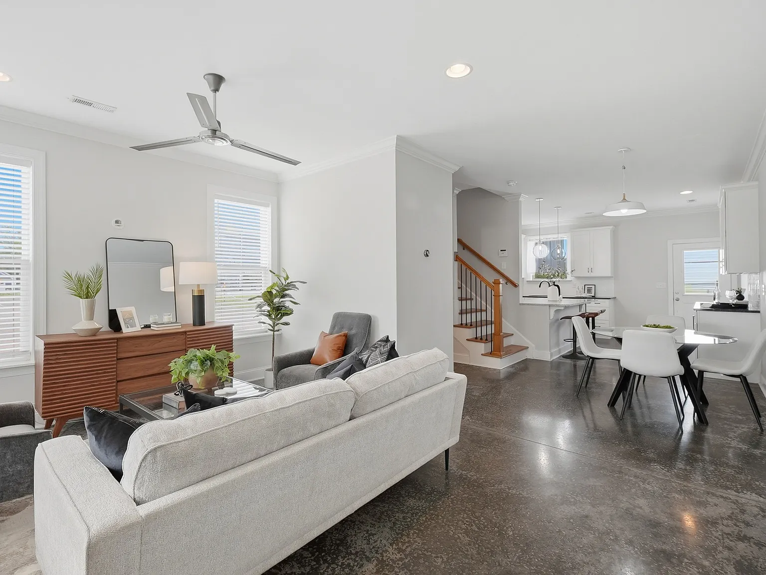 3 bed, 3.5 bath, 1908 sqft, $2,675 — Photo 2