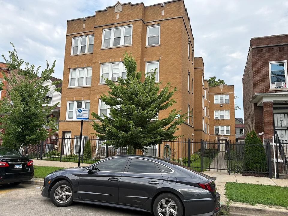 931 N Leamington Ave #1B