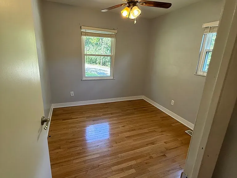 213 S Poplar Dr — Photo 15