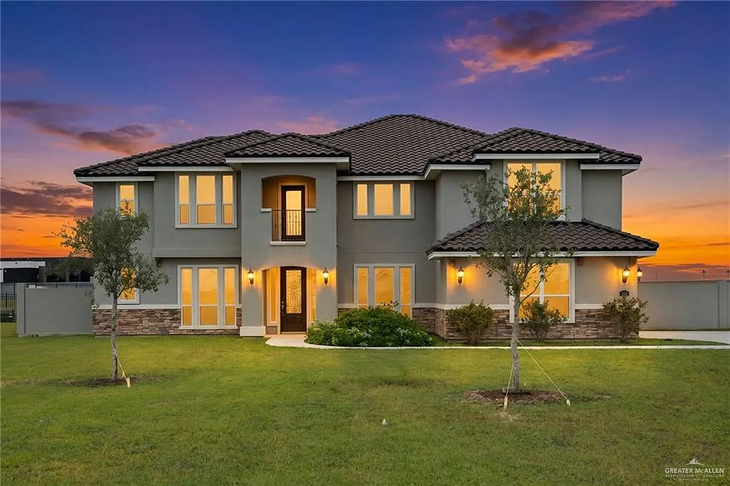 6 bed, 2.5 bath, 3852 sqft, $4,000 — Photo 1