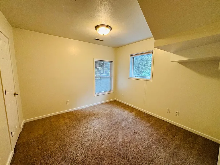 242 Virginia St — Photo 13