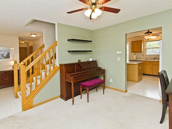 4th image of 644 Rainbow Dr