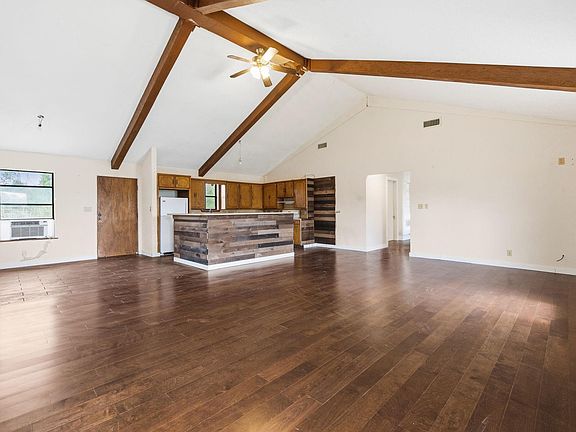 4th image of 16643 Fm 1485 Rd