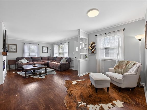 4th image of 3212 Marthas Chapel Rd