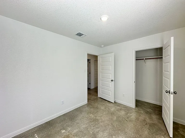 905 Cherry Laurel Ln — Photo 12