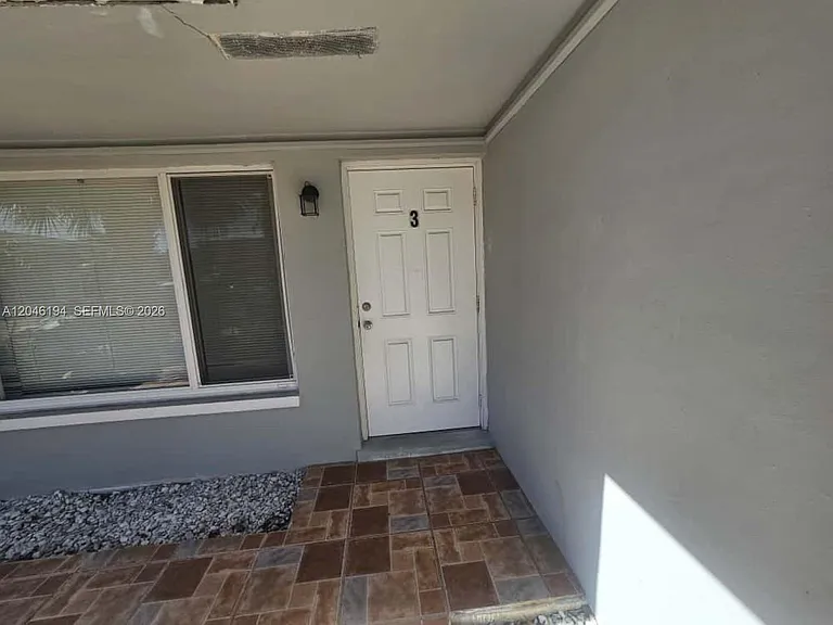2859 NE 30th St #3 — Photo 5