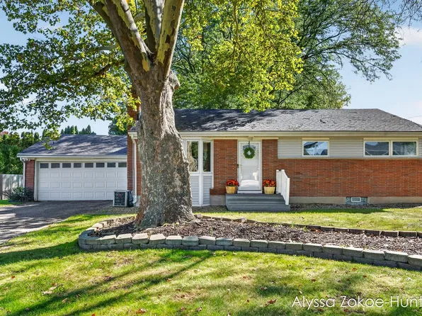 1938 Moerland Ct NW, Grand Rapids, MI 49504