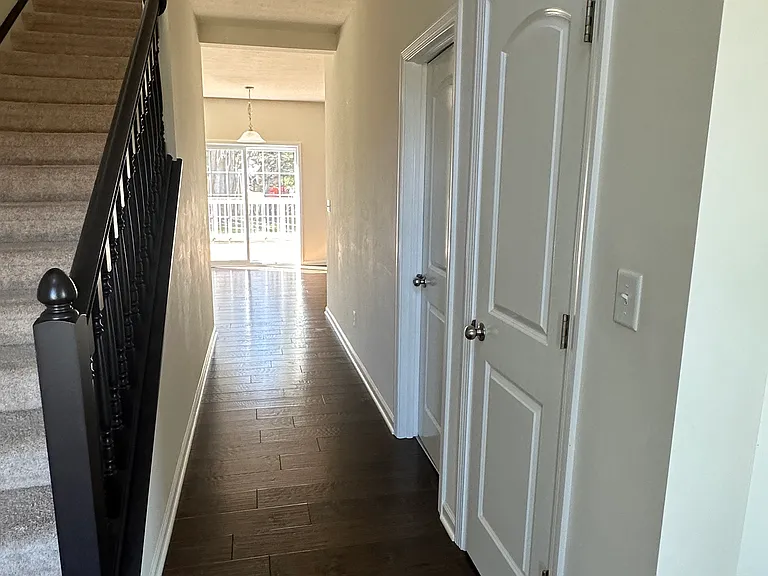 716 Yorkshire Dr — Photo 10