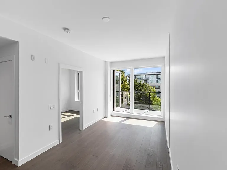 5168 Cambie St #412 — Photo 9