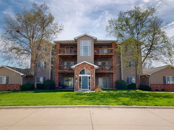 2874 Triple Crown Ln Unit 9, Iowa City, IA 52240
