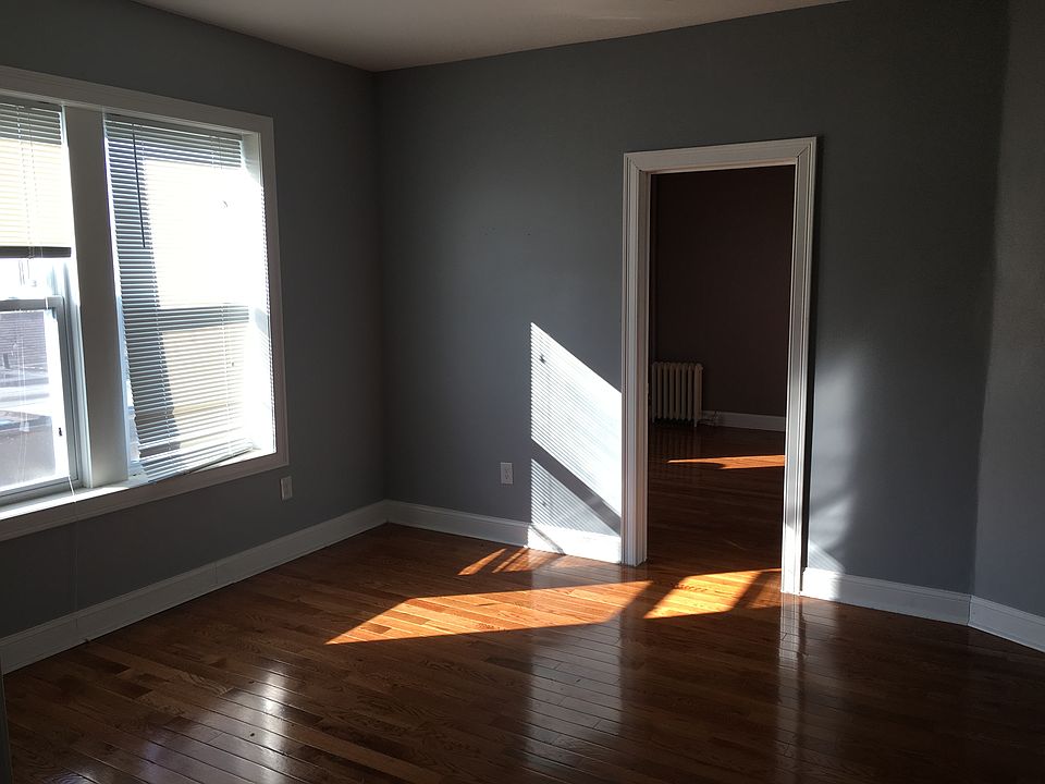 2nd image of 238 Garfield Ave APT 34