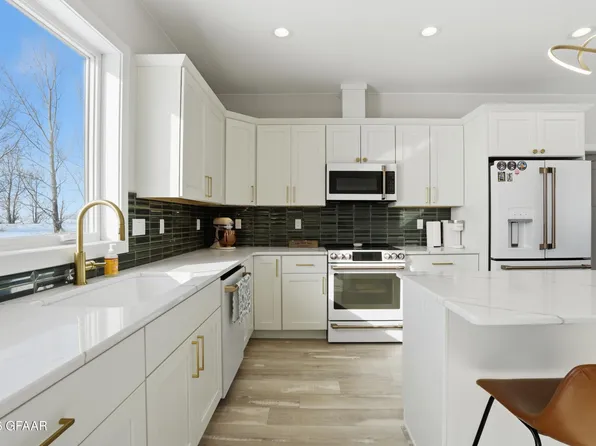 1427 6th Ave NE, Thompson, ND 58278