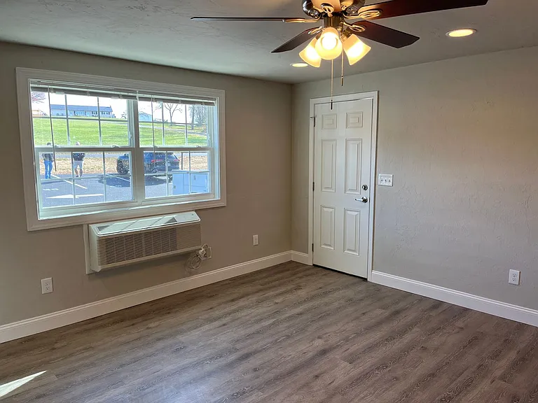 Salem Run Apartments - Phase 1 — Photo 9