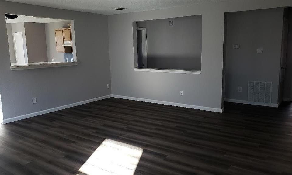 1st image of 1664 Crown Point Dr