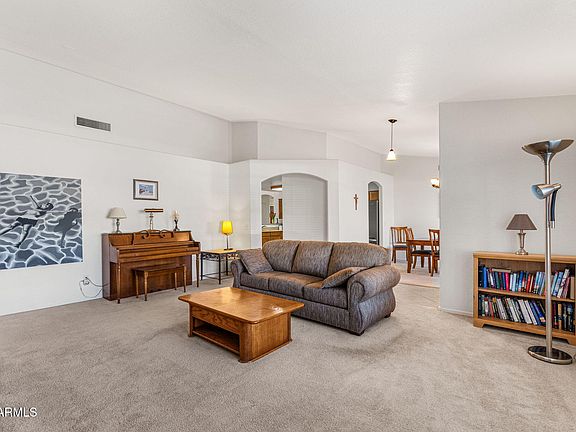 5th image of 513 W SILVER CREEK Road