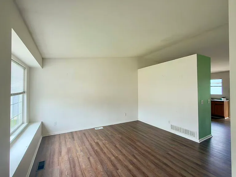 4245 Gracewood Dr — Photo 2
