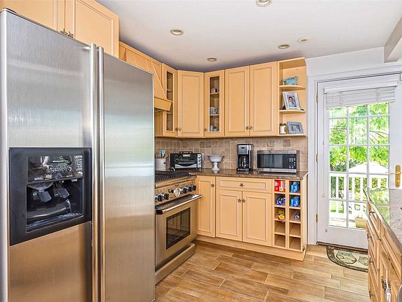 3rd image of 131 Coolidge Ave