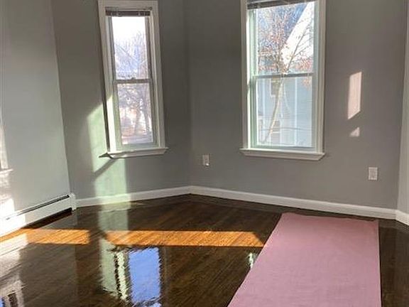 3rd image of 4 Essex St #2