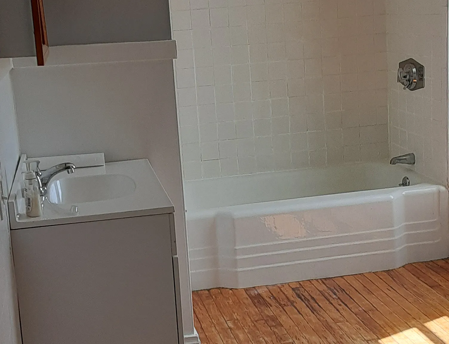 2 bed, 1252 sqft, $1,800 — Photo 2