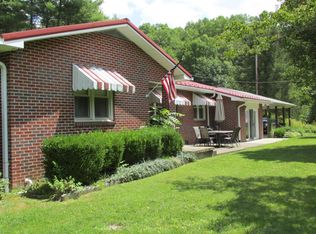 128 Highway 61, Mount Hope, WV 25880