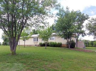 8050 Miami Ln, Ozawkie, KS 66070