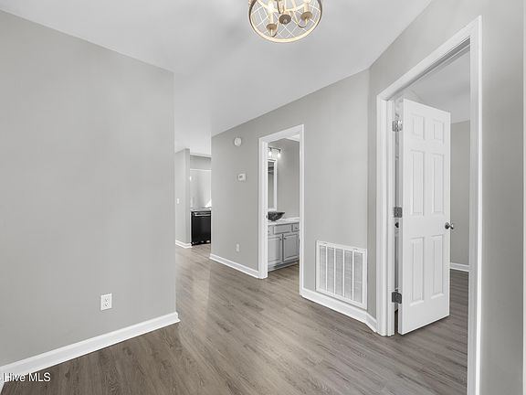 4th image of 6211 Wrightsville Avenue #165