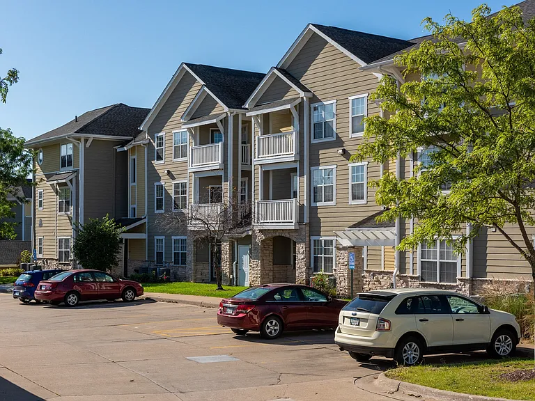 Alexis at Perry Pointe — Photo 28