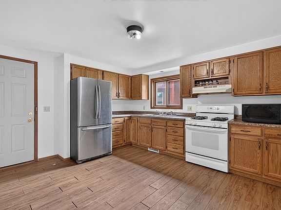 4th image of 417-419 Jackson St