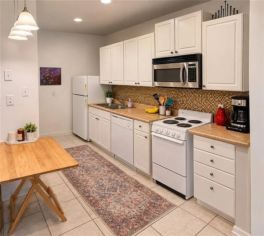 1 bed, 735 sqft, $995 — Photo 3