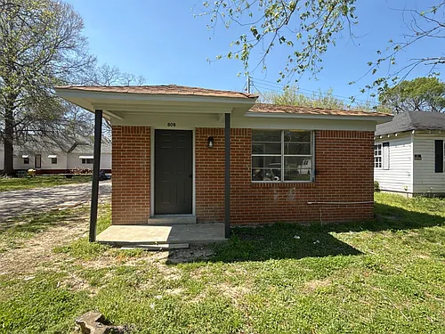 808 Cobb Cir Photo 1