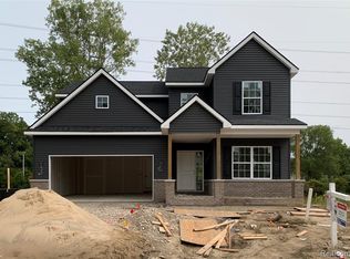 624 Pattan Dr, Wixom, MI 48393