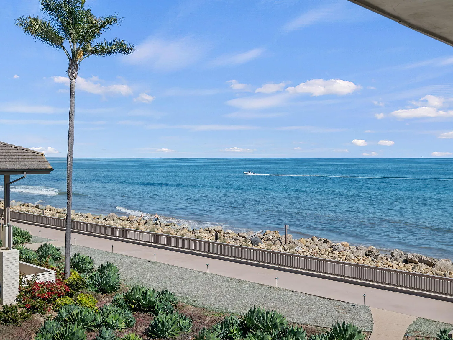 2 bed, 2.5 bath, 1686 sqft, $15,900 — Photo 1