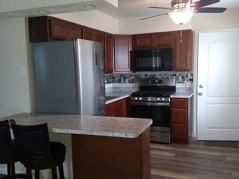 301 W Illinois St — Photo 5