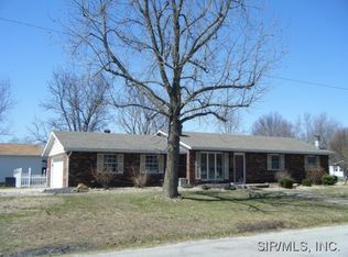 1071 18th St, Carlyle, IL 62231
