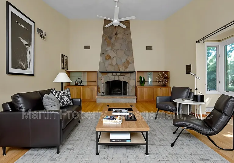 52 Rayburn Rd — Photo 2