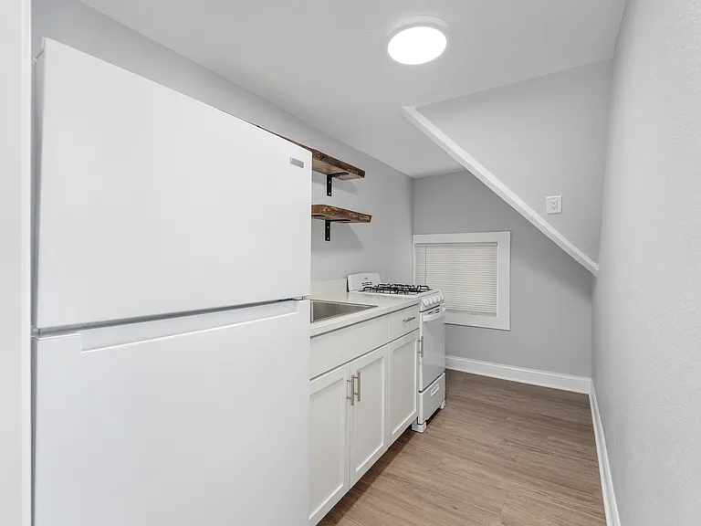 221 N Elizabeth St #3 — Photo 6
